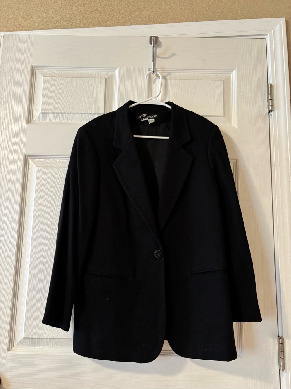 Savannah Black Single-Button Blazer Jacket
Wool